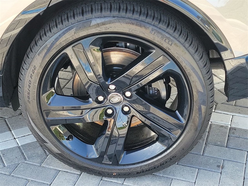 2025 Land Rover Discovery Metropolitan Edition photo 10
