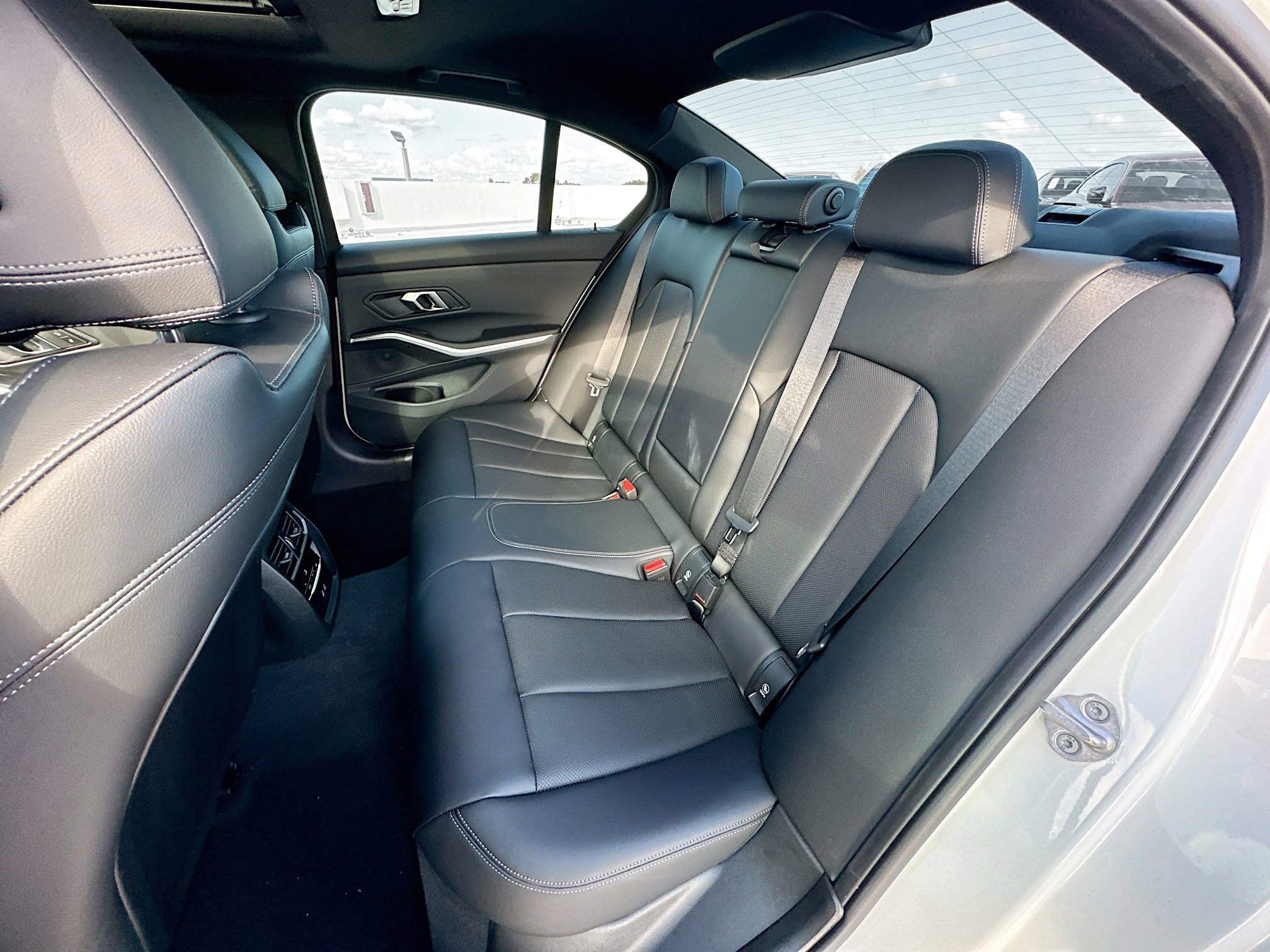 2025 Bmw 330i photo 23