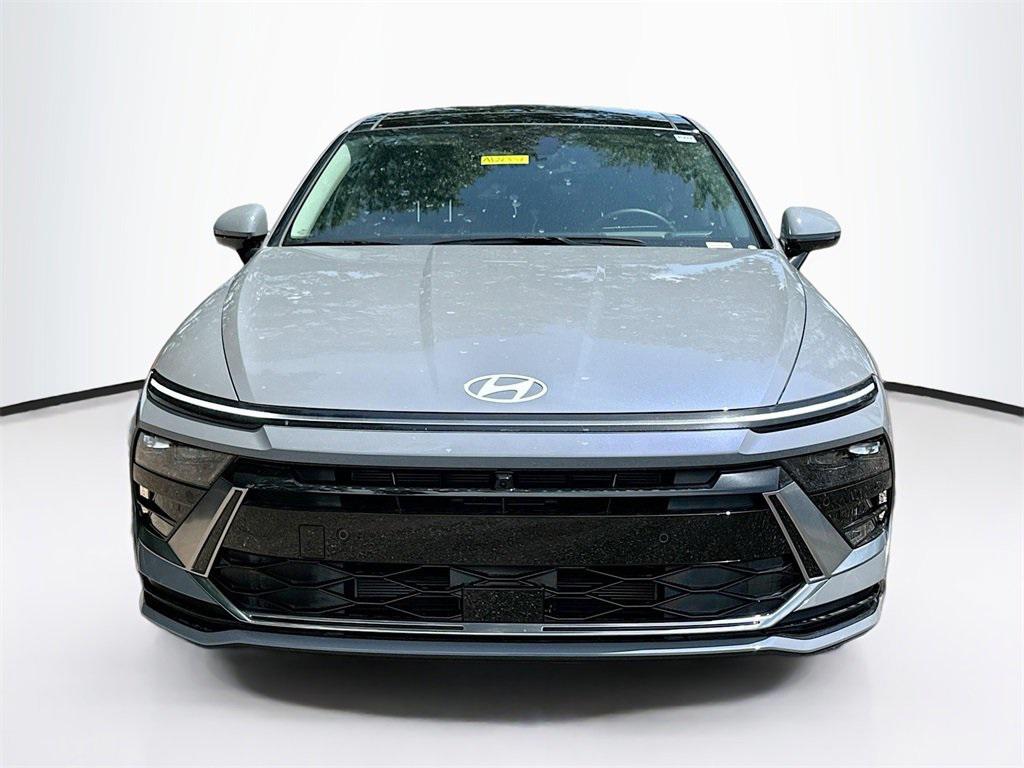 2025 Hyundai Sonata Hybrid Limited photo 2