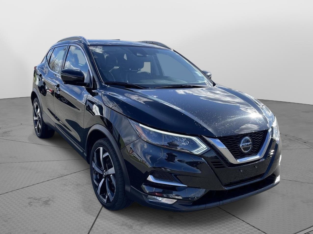 2022 Nissan Rogue Sport SL's photo