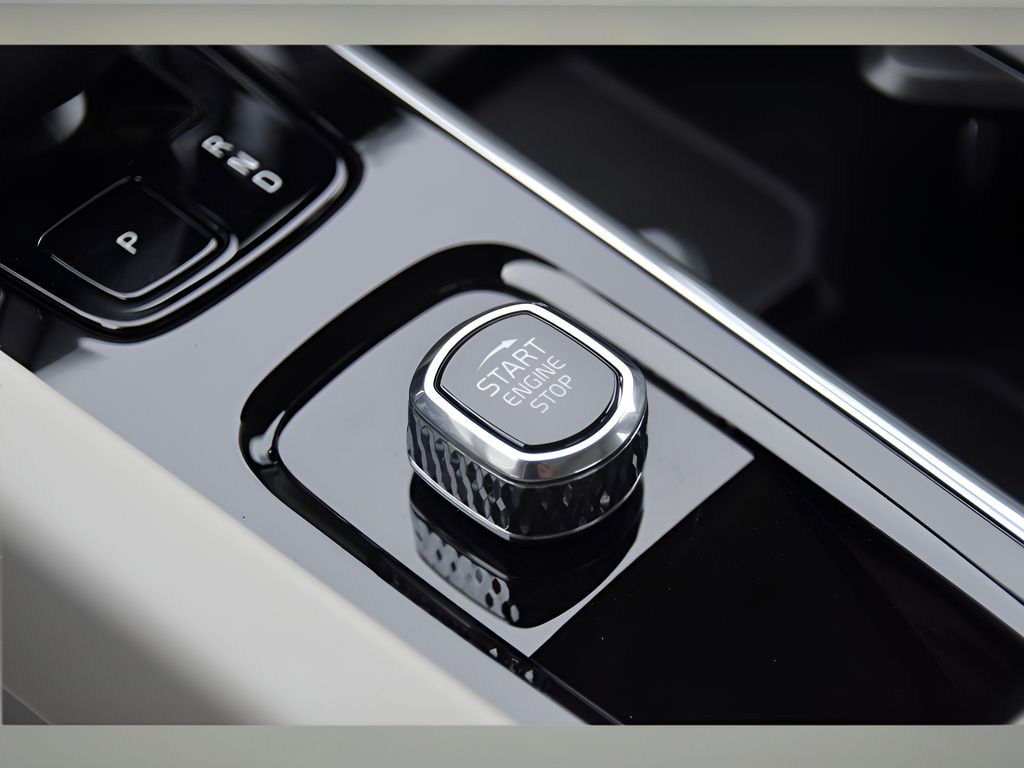 2024 Volvo S60 B5 Plus photo 25