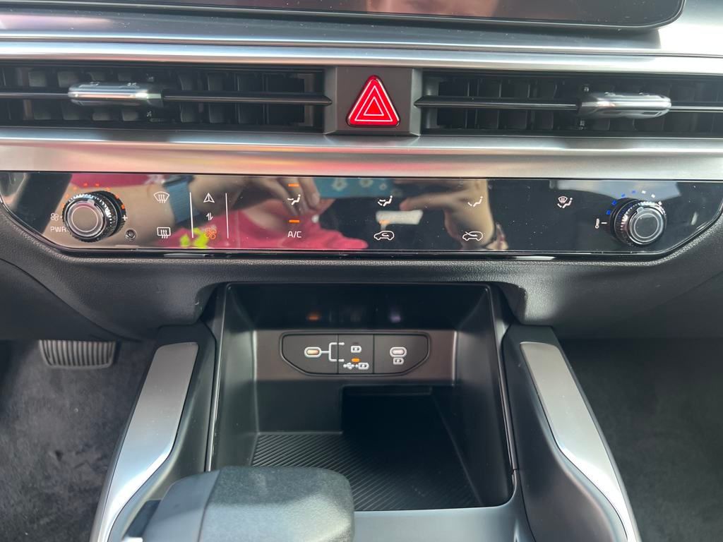 2025 Kia Sorento LX photo 17