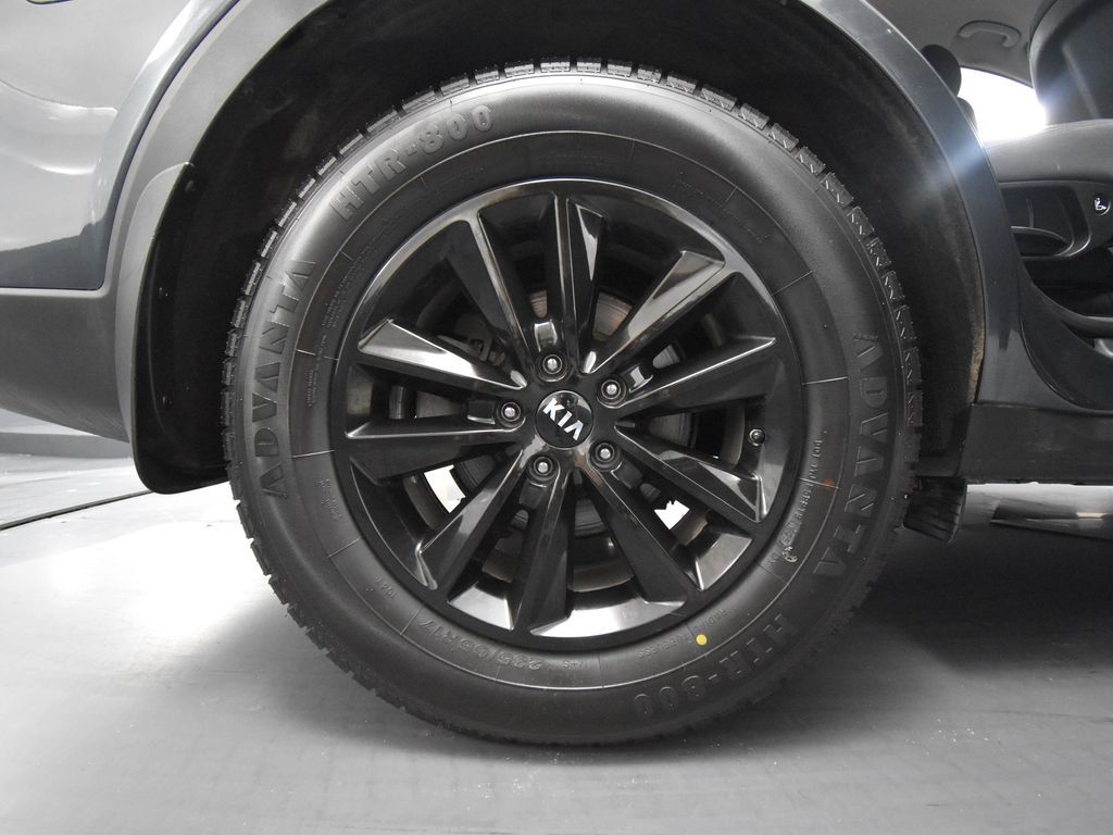 2020 Kia Sorento LX photo 11