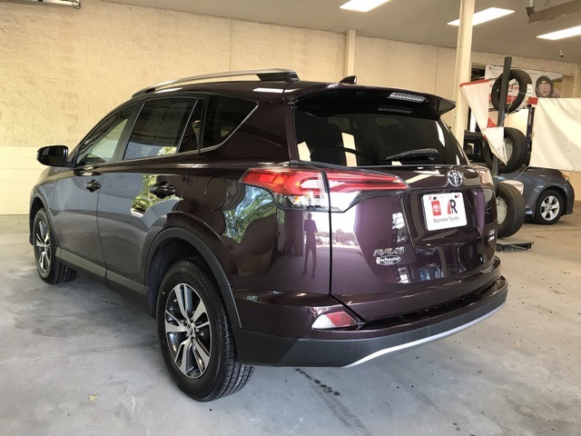 2018 Toyota RAV4 XLE photo 6