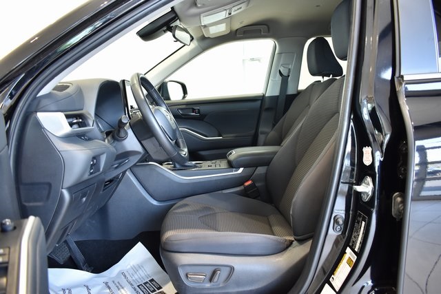 2024 Toyota Highlander LE photo 16