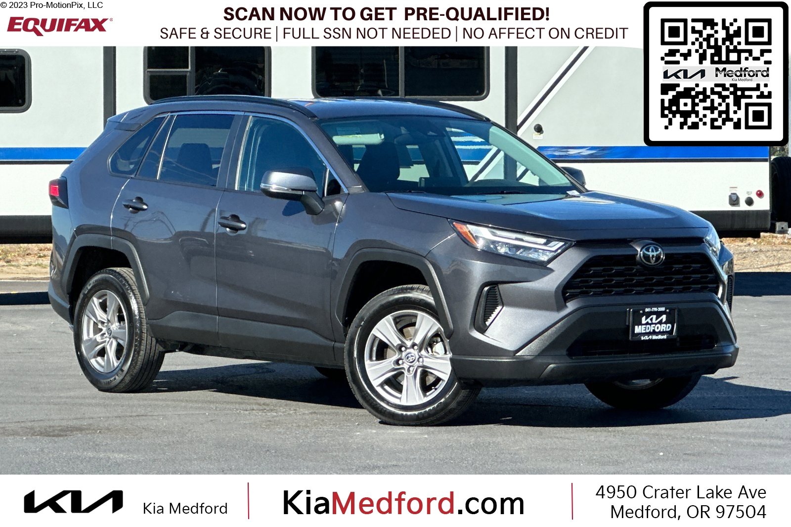 2024 Toyota RAV4 XLE's photo