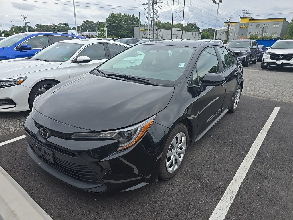 Used 2023 Toyota Corolla LE with VIN 5YFB4MDEXPP033873 for sale in Northfield, Minnesota