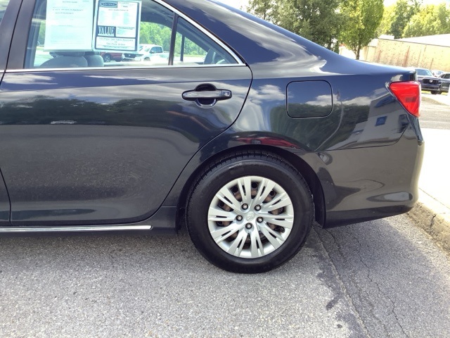 2012 Toyota Camry LE photo 9
