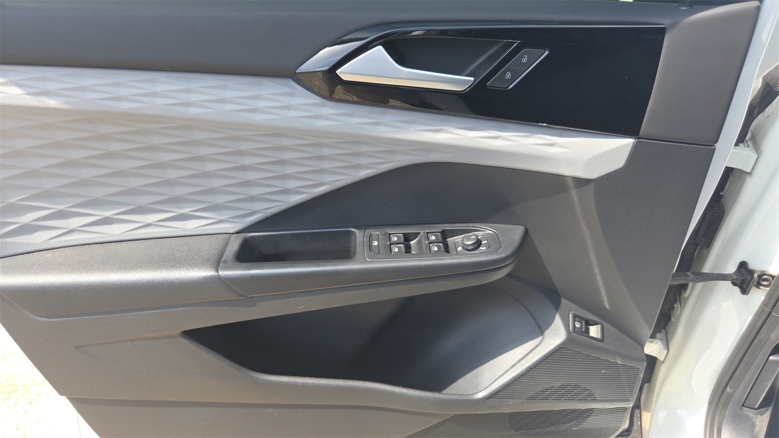 2022 Volkswagen Taos S photo 17