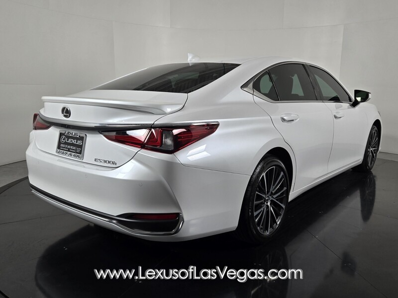 2025 Lexus ES 300h photo 3