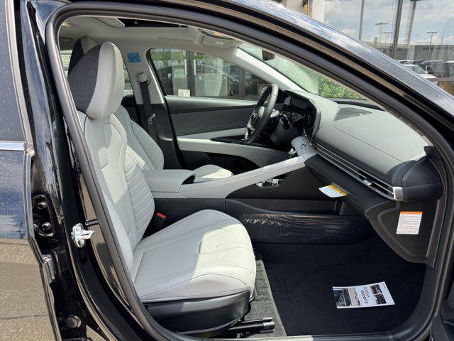 2025 Hyundai Elantra Hybrid Limited photo 19