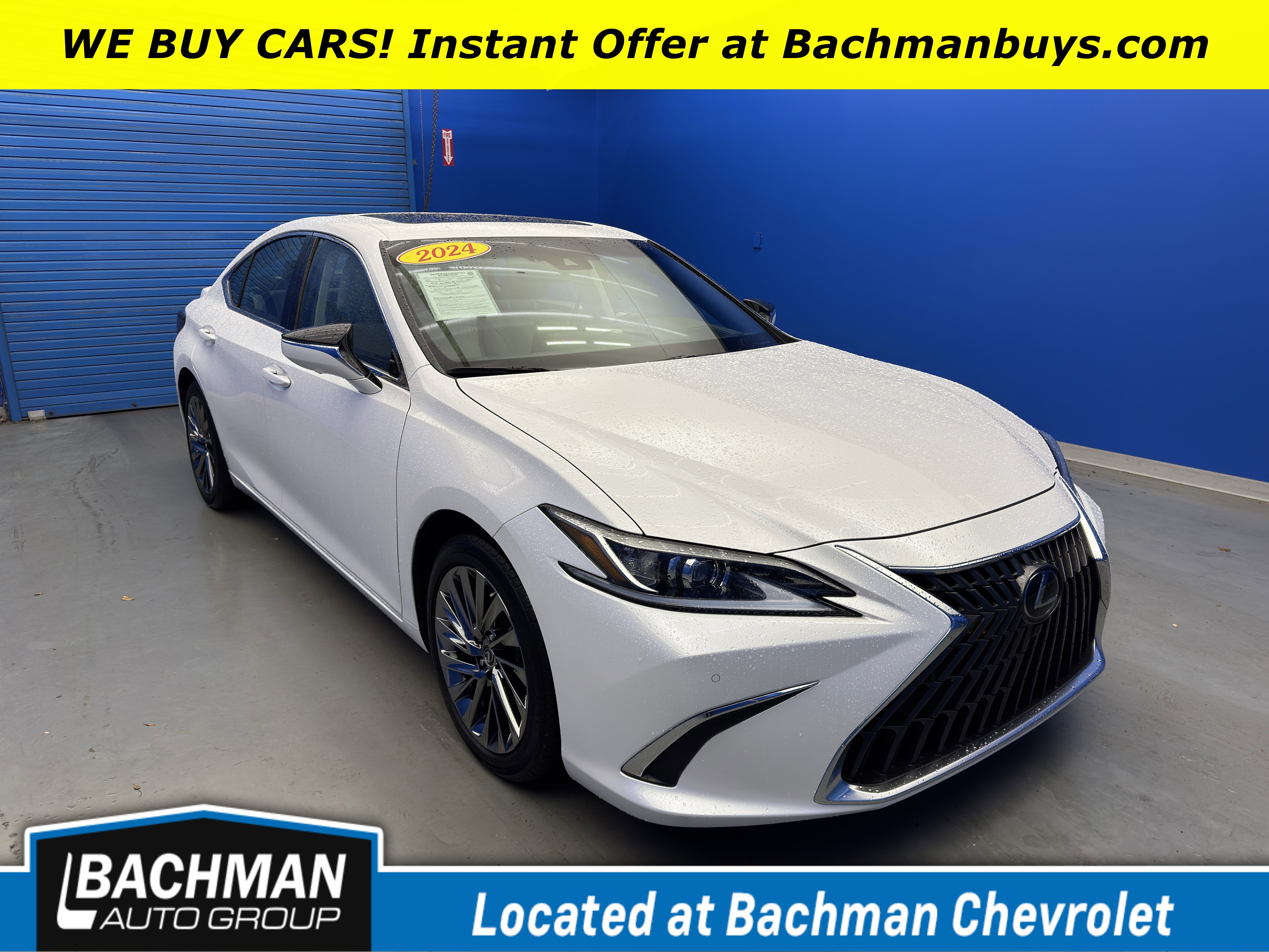 2024 Lexus ES Hybrid 300h Luxury's photo