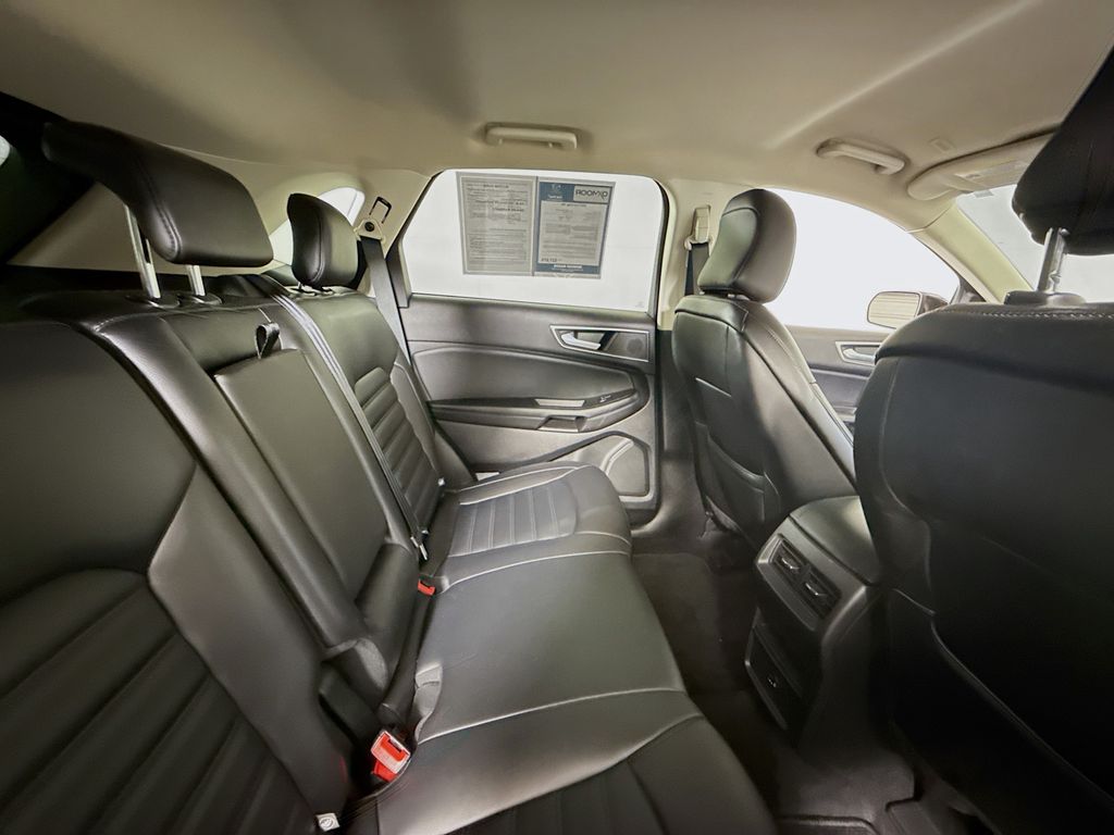 2022 Ford Edge SEL photo 25