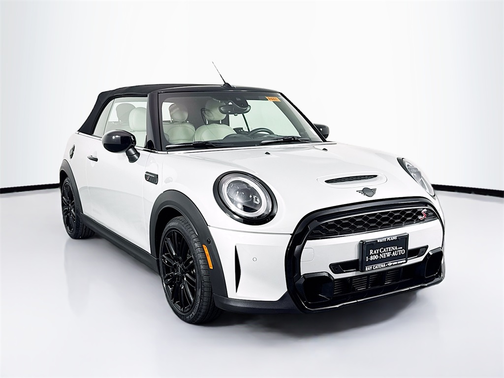 2023 MINI Convertible S's photo