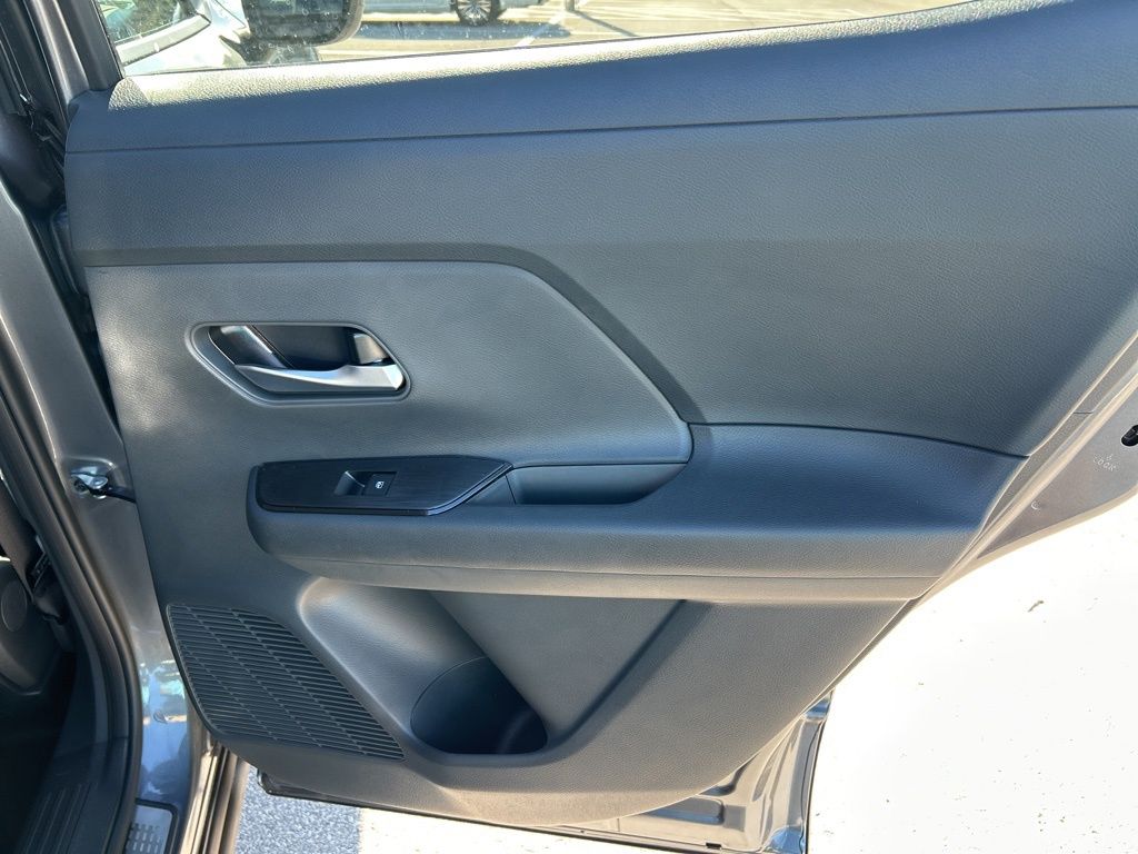 2026 Nissan Kicks SV photo 36