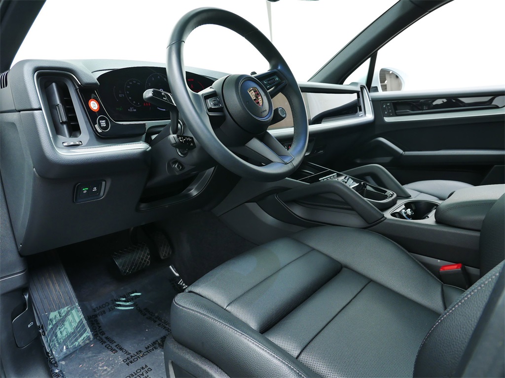 2025 Porsche Cayenne photo 4