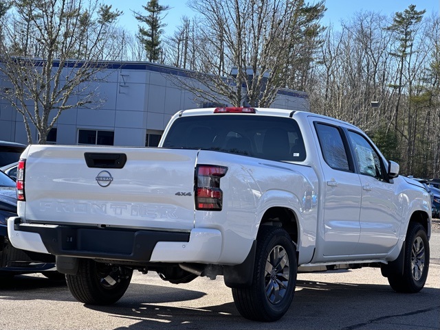 2025 Nissan Frontier Crew Cab SV photo 2