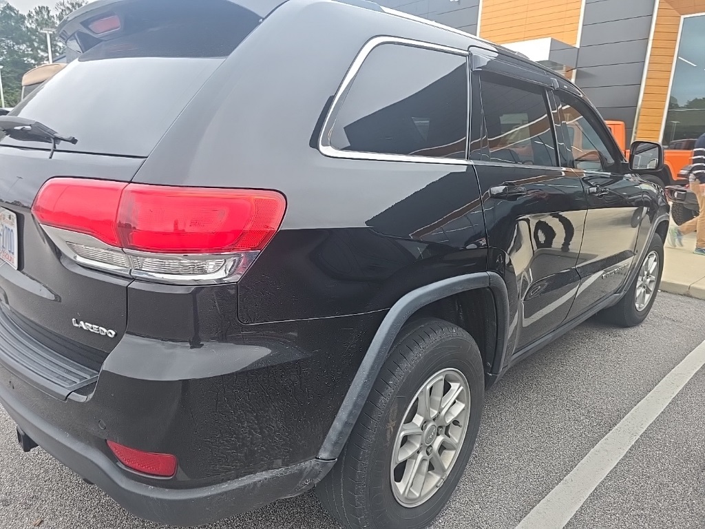 2019 Jeep Grand Cherokee Laredo E photo 2