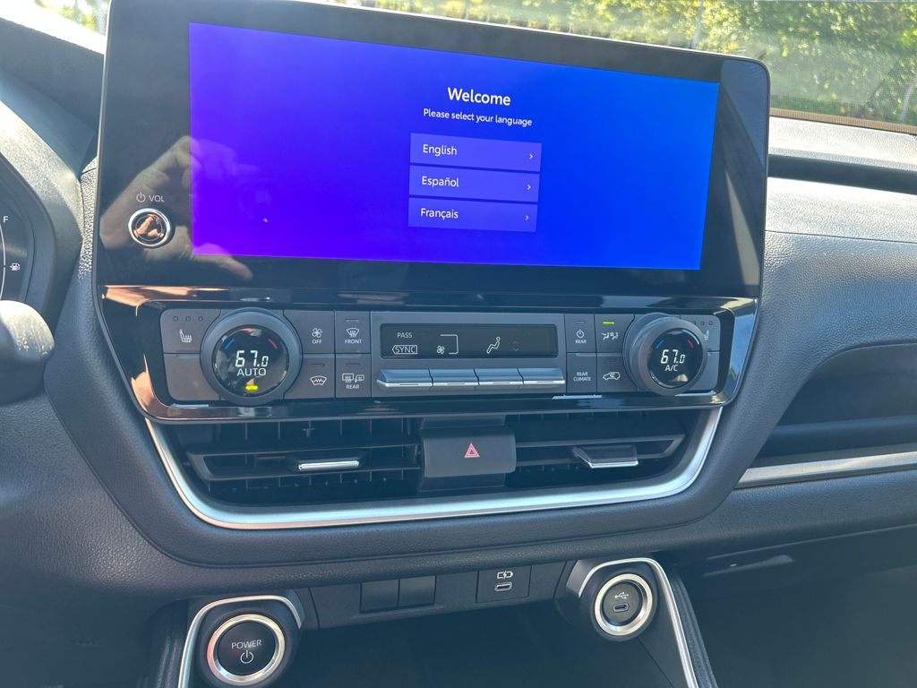 2024 Toyota Highlander Hybrid XLE photo 11