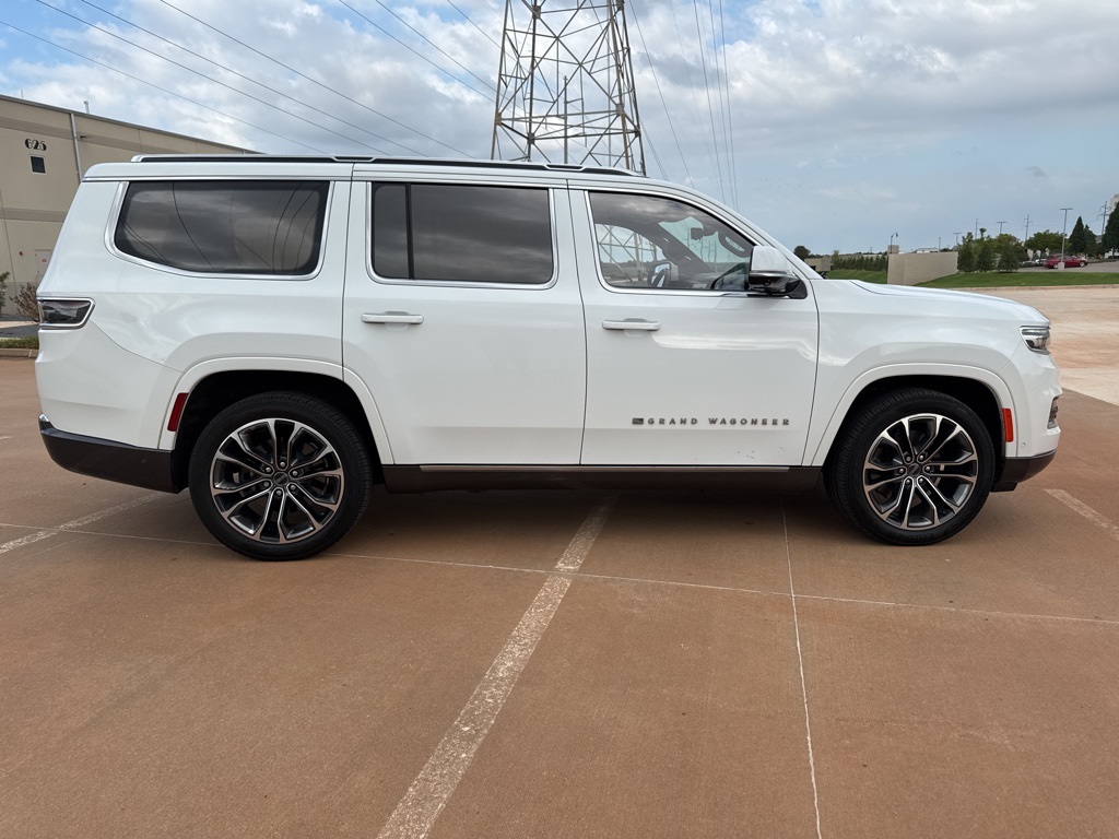2022 Jeep Grand Wagoneer III photo 4