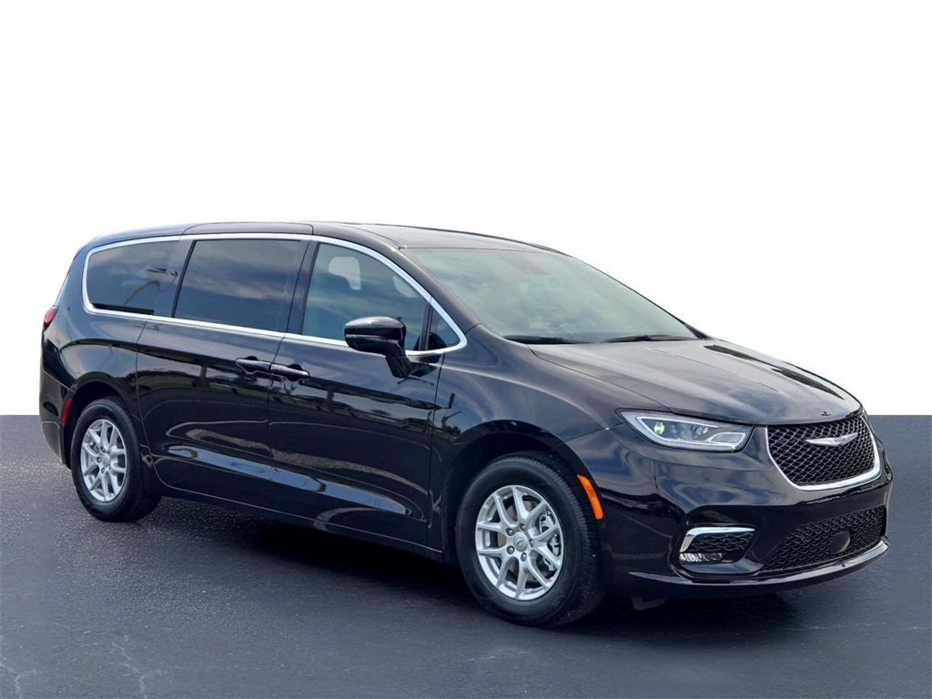 2026 Chrysler Pacifica photo 3
