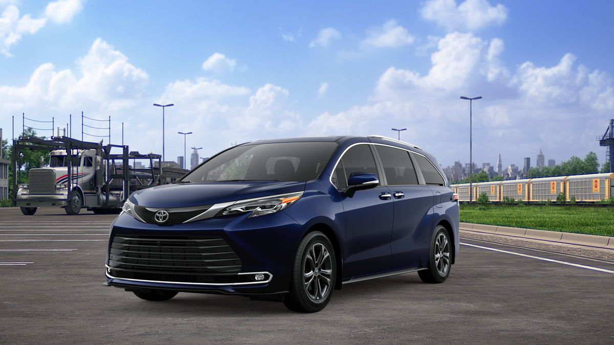 2026 Toyota Sienna Platinum's photo