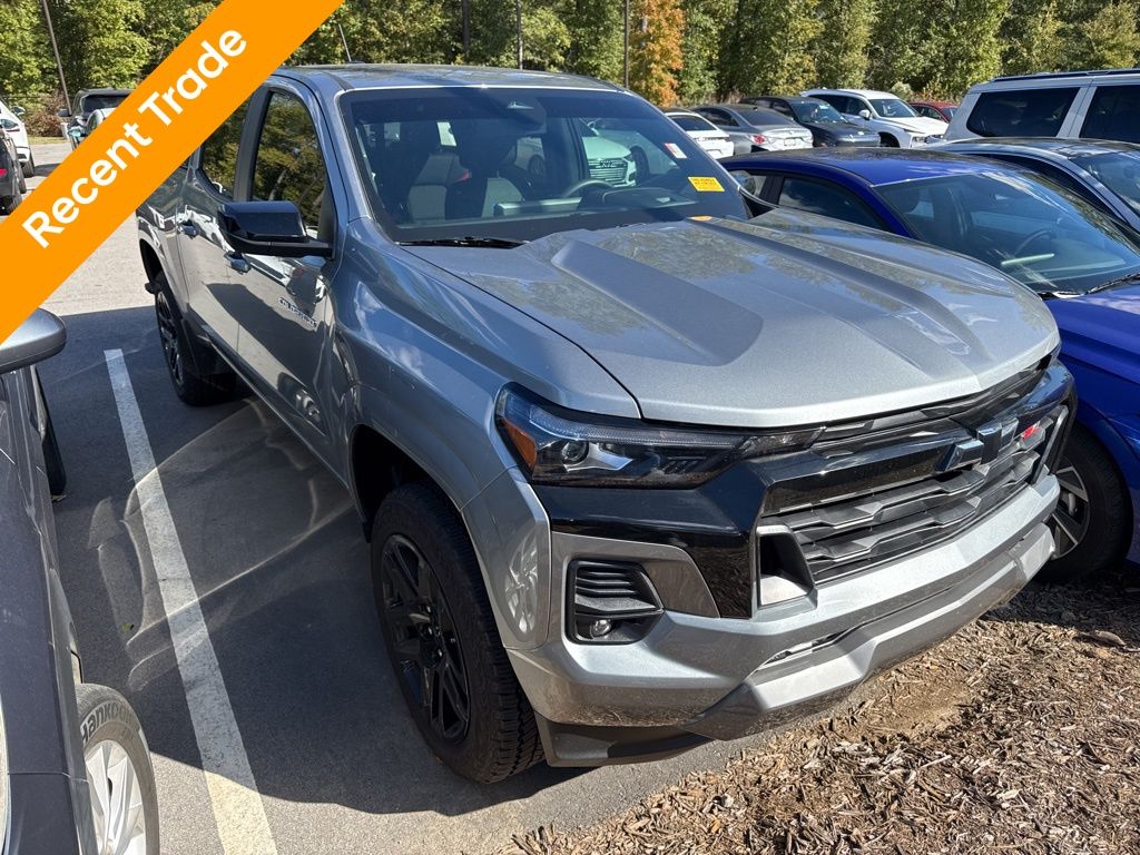 2025 Chevrolet Colorado Z71 photo 2