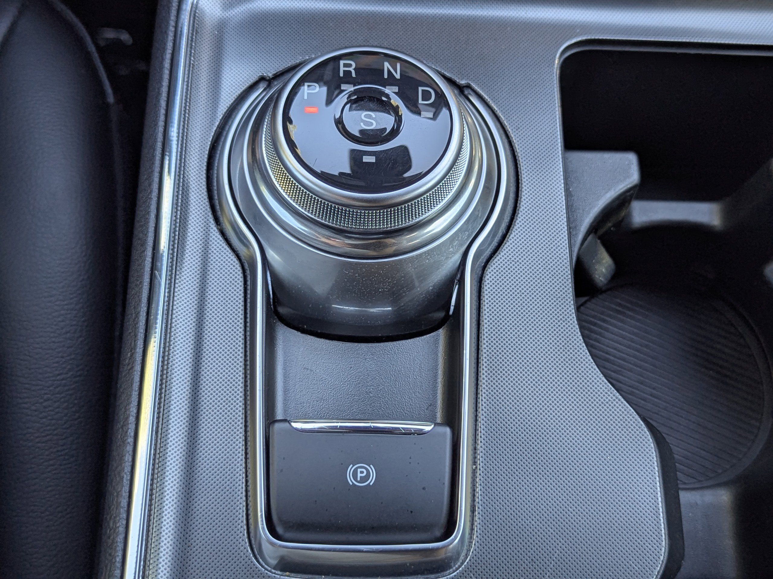 2024 Ford Edge ST-Line photo 24
