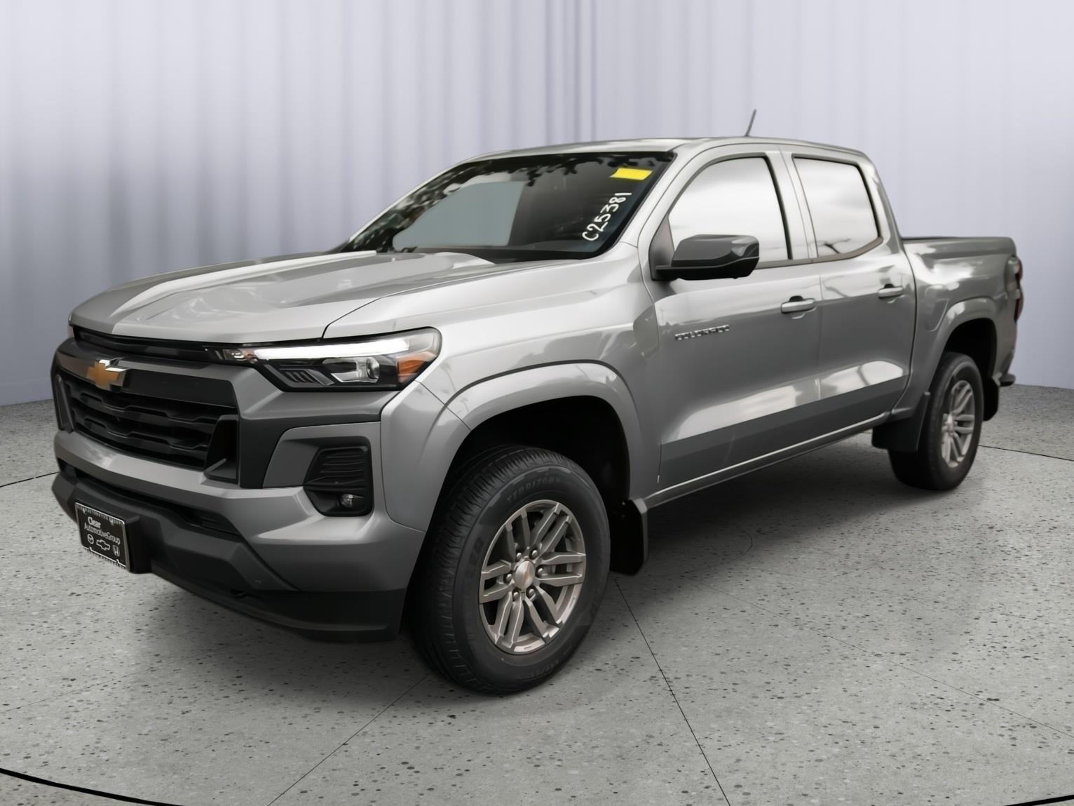2025 Chevrolet Colorado Work Truck LT photo 3