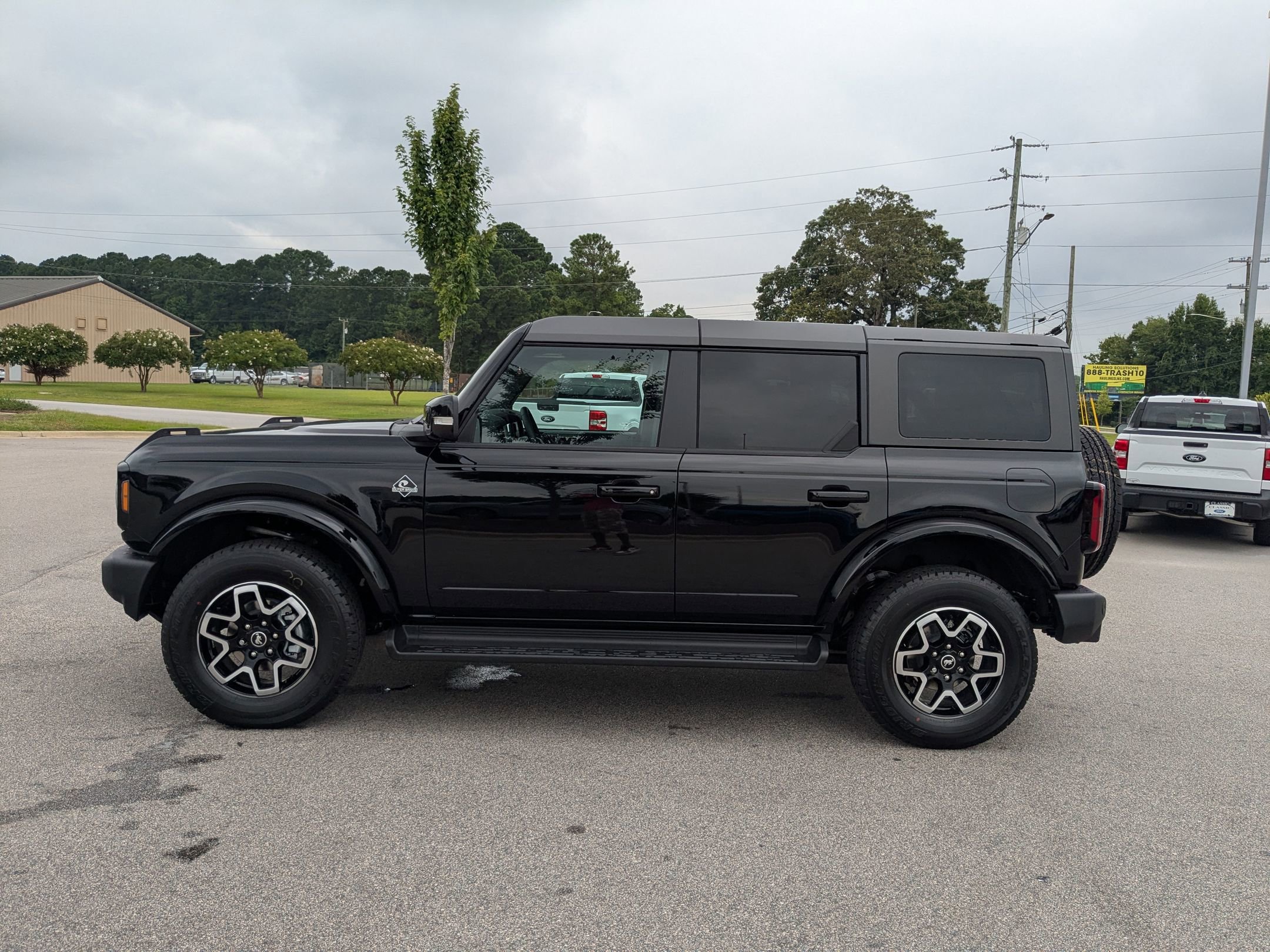 2025 Ford Bronco Outer Banks photo 10