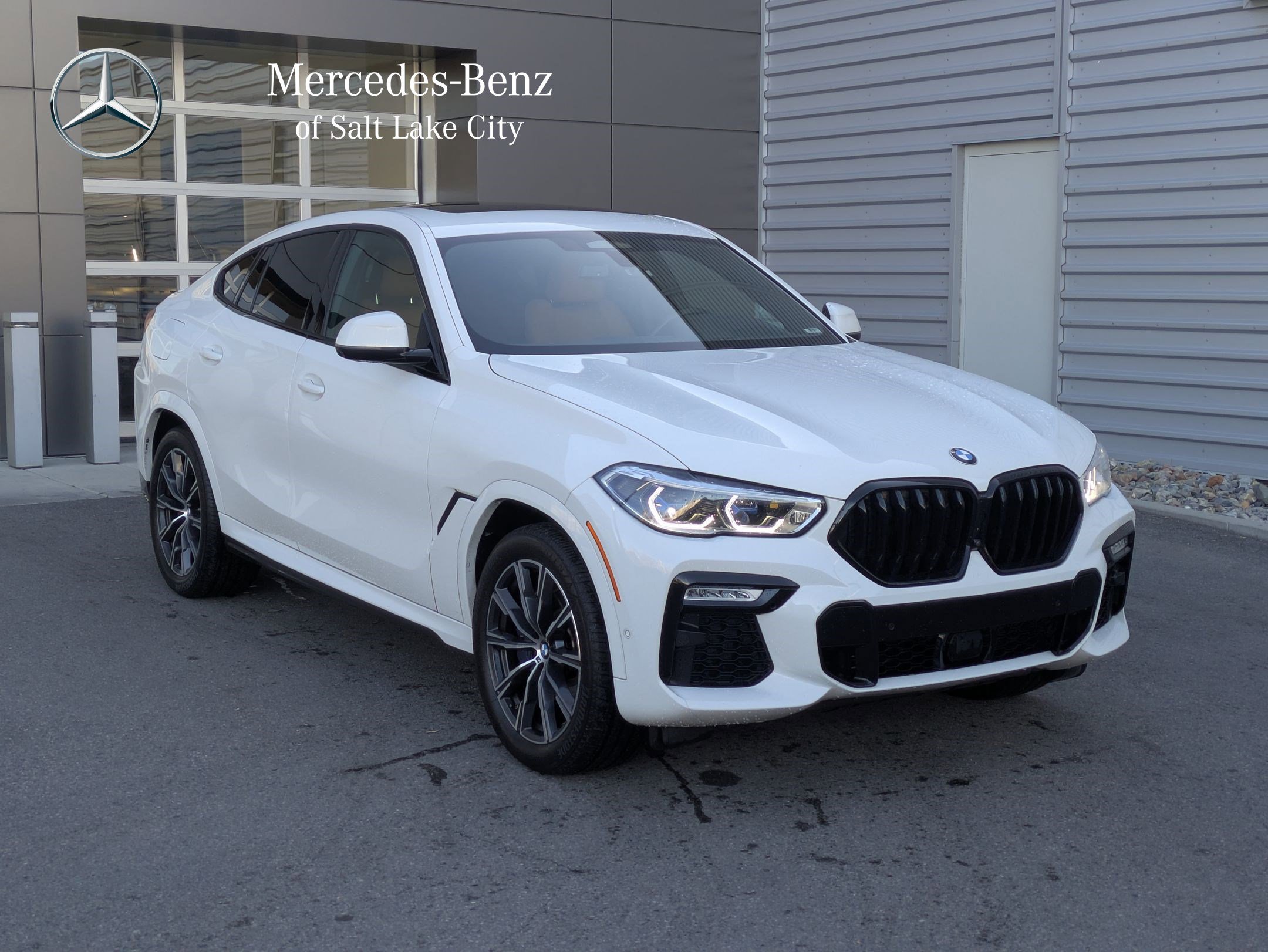 2021 BMW X6 40i's photo