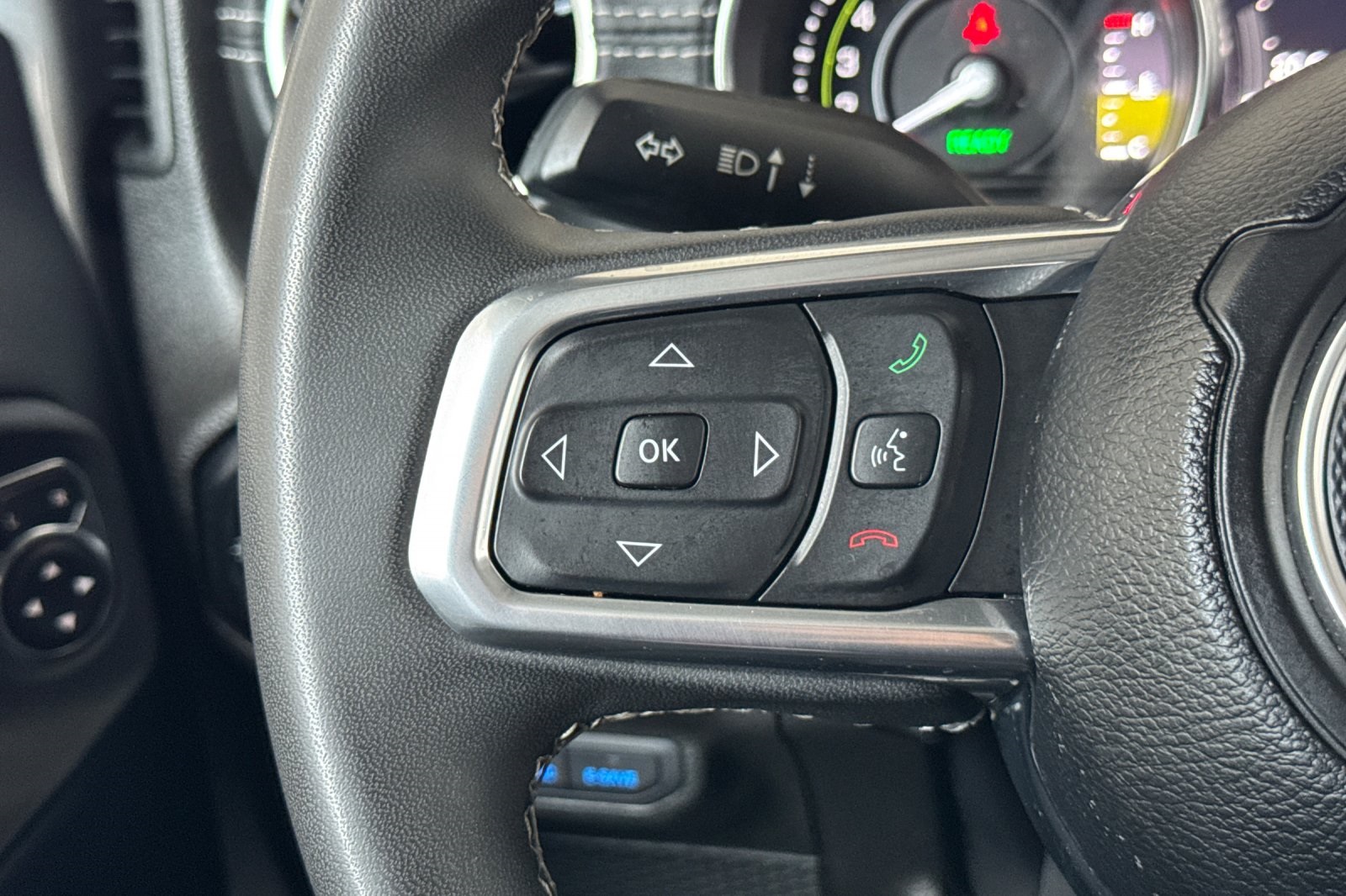 2023 Jeep Wrangler Sahara 4xe photo 28