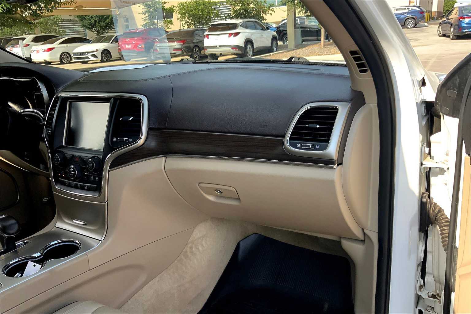 2015 Jeep Grand Cherokee Overland photo 14