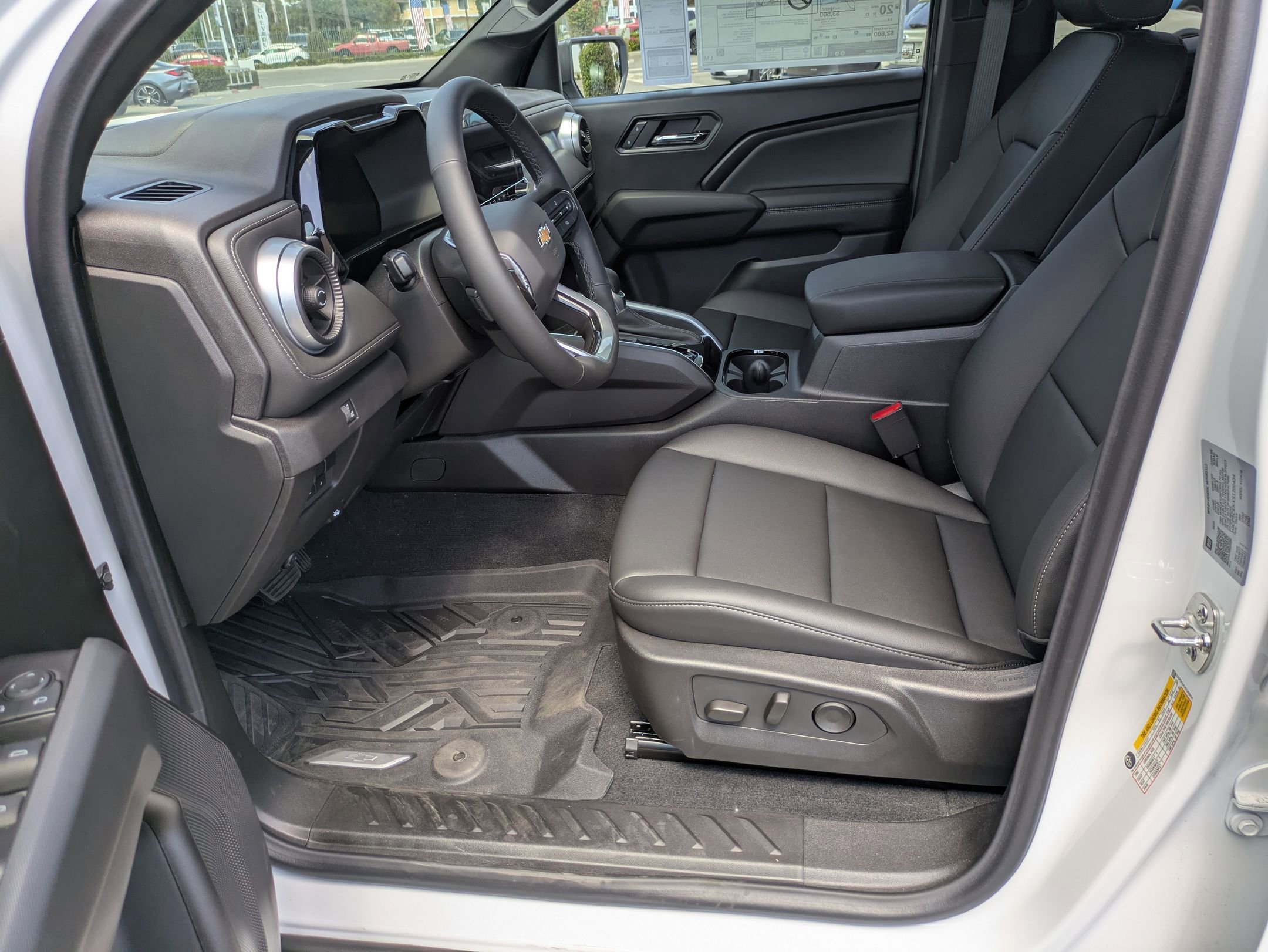 2025 Chevrolet Colorado Work Truck LT photo 11