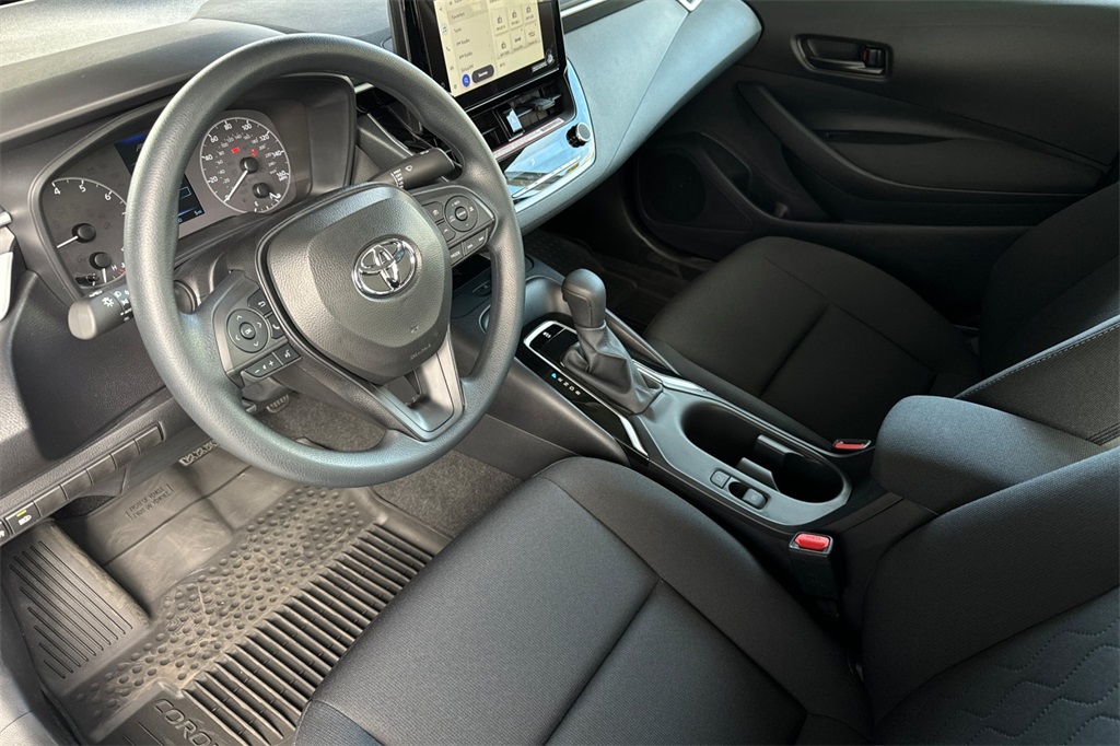 2025 Toyota Corolla LE photo 10