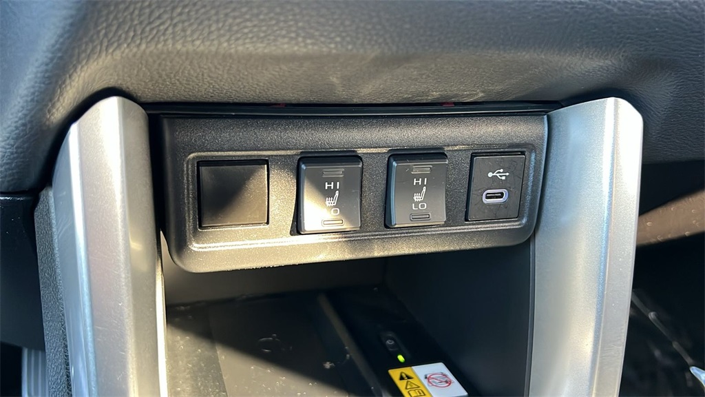 2023 Toyota Corolla Cross XLE photo 14