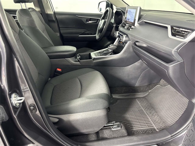 2024 Toyota RAV4 Hybrid XLE photo 8