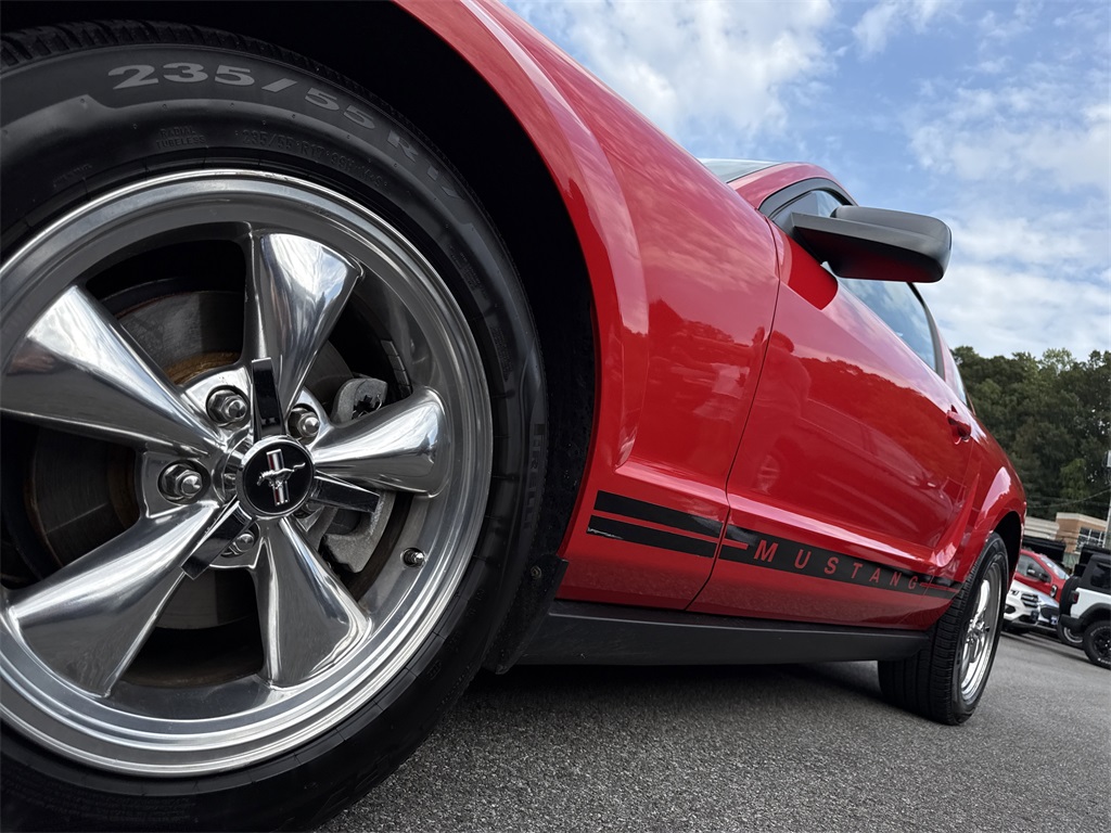 2005 Ford Mustang V6 Premium photo 8