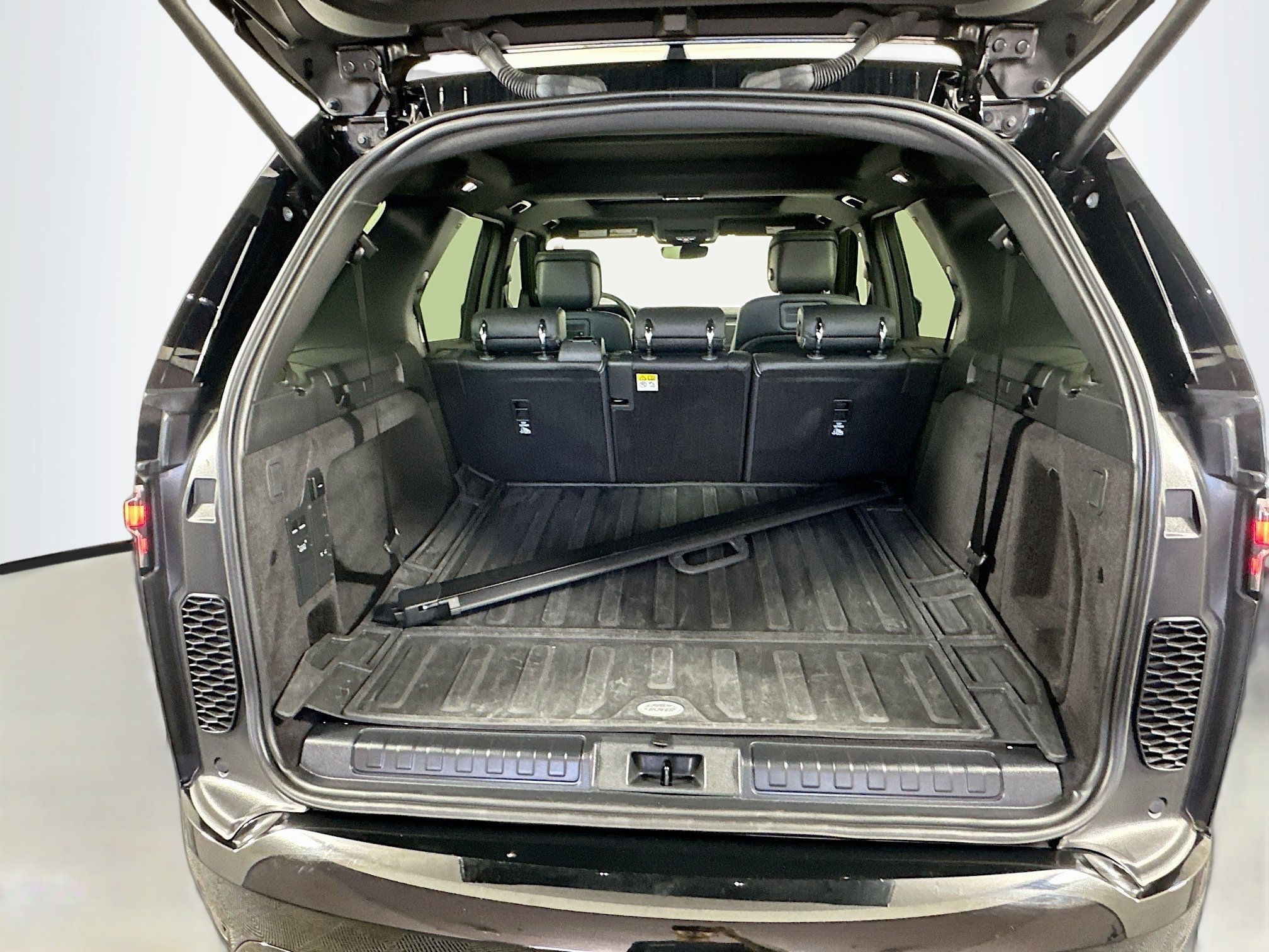 2024 Land Rover Discovery SE photo 20