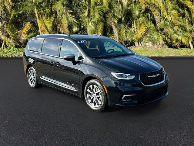 2025 Chrysler Pacifica Hybrid Pinnacle photo 2