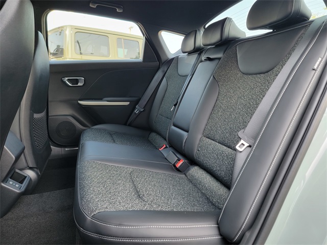 2025 Kia K4 GT-Line photo 14