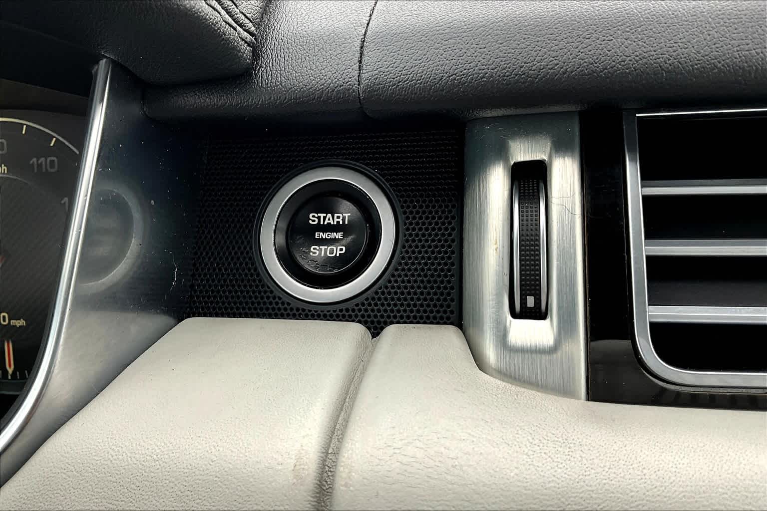 2015 Land Rover Range Rover SuperCharged photo 32