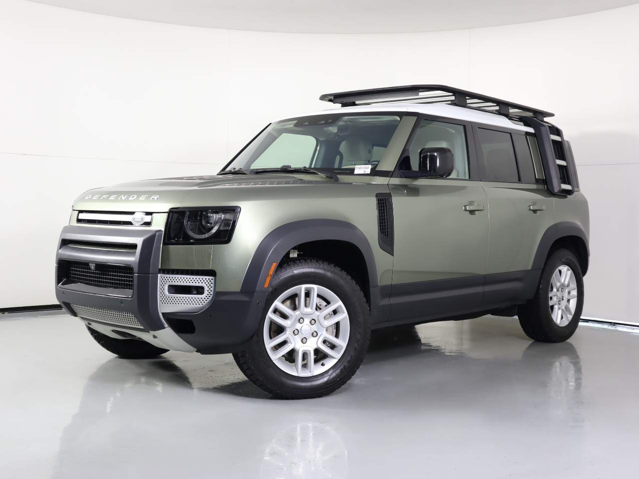 2022 Land Rover Defender SE's photo