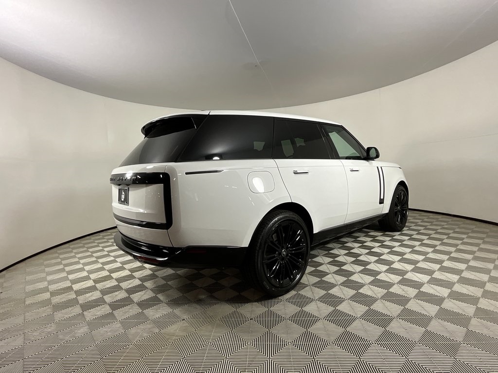 2025 Land Rover Range Rover SE photo 2