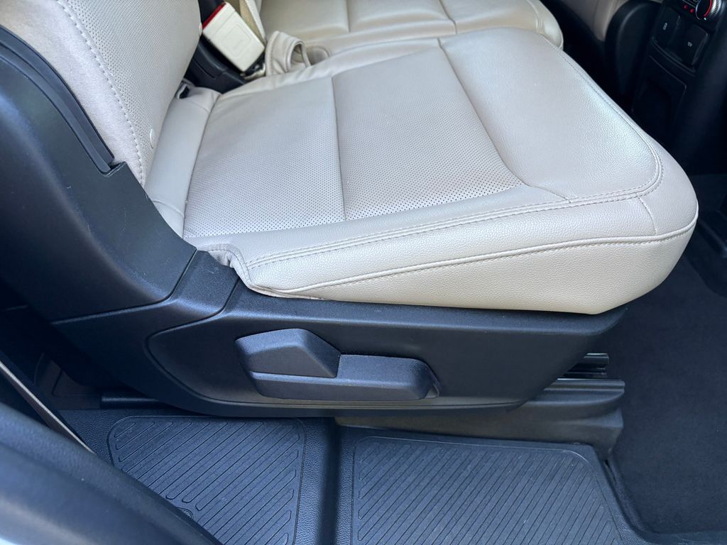 2023 Ford Explorer Limited photo 19