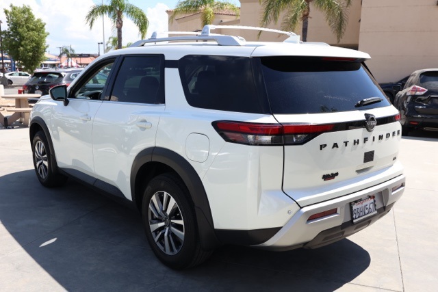 2022 Nissan Pathfinder SL photo 2