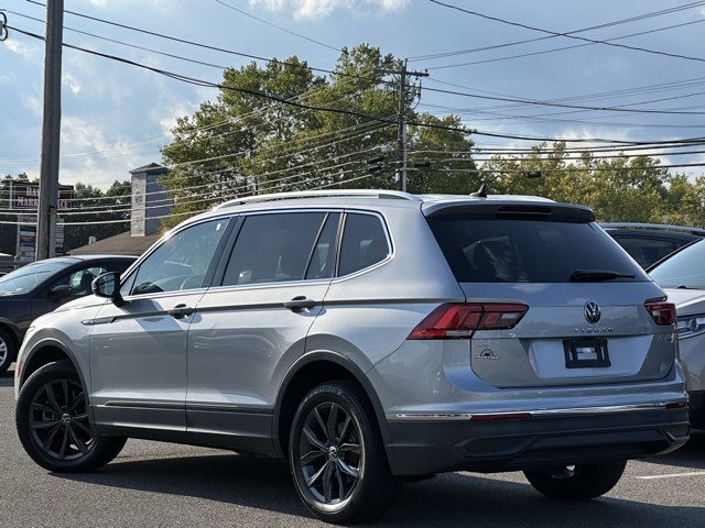 2022 Volkswagen Tiguan SE photo 2