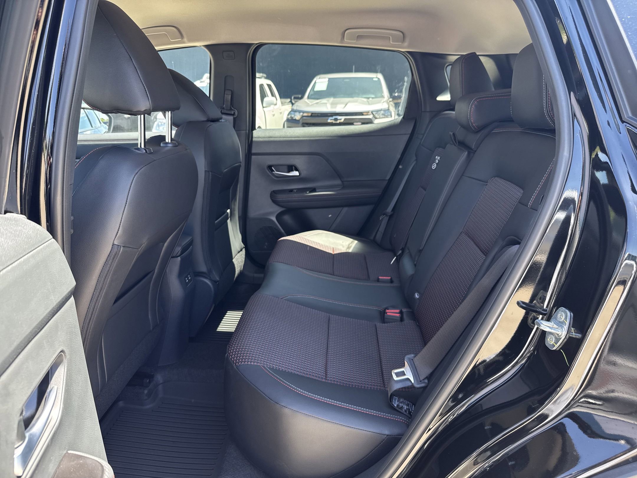 2025 Nissan Kicks SR photo 12