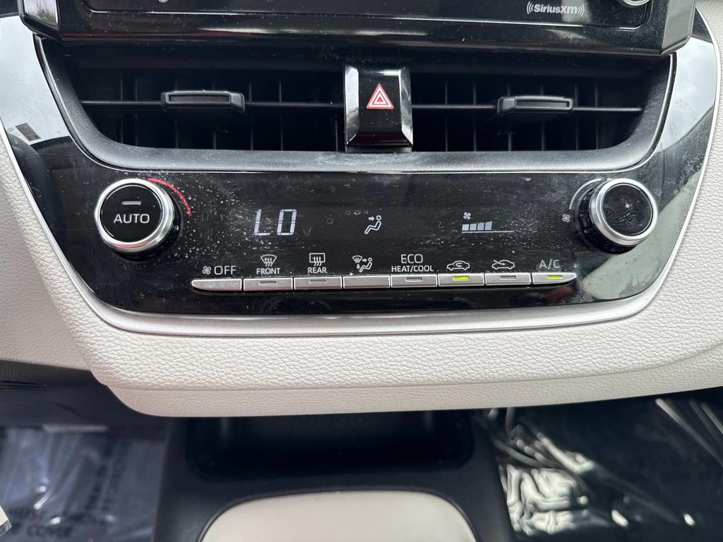 2022 Toyota Corolla LE photo 28
