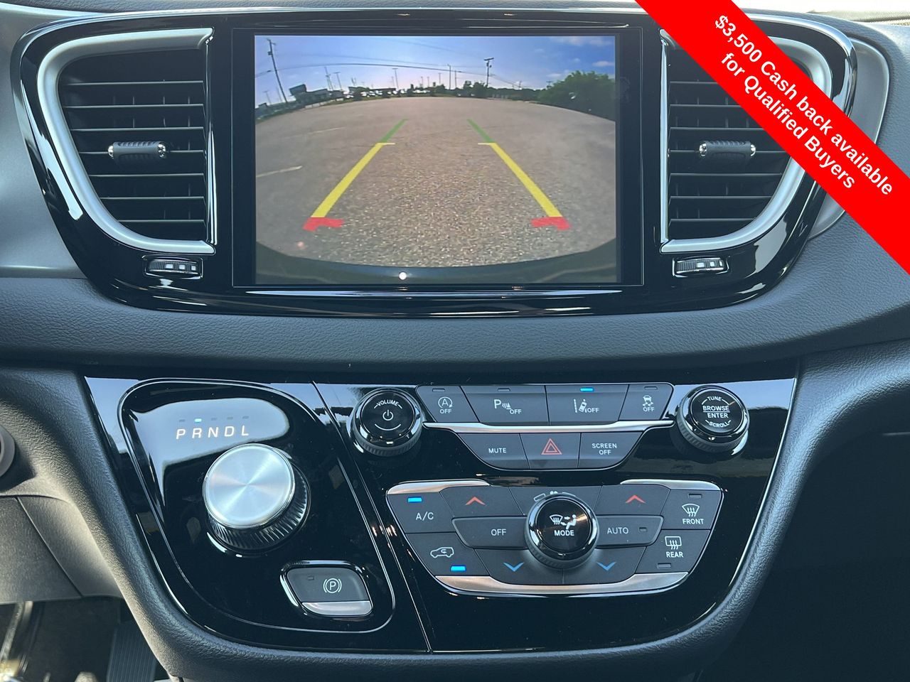 2025 Chrysler Voyager LX photo 3